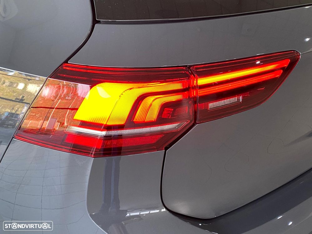 VW Golf 1.5 eTSI Urban DSG - 32