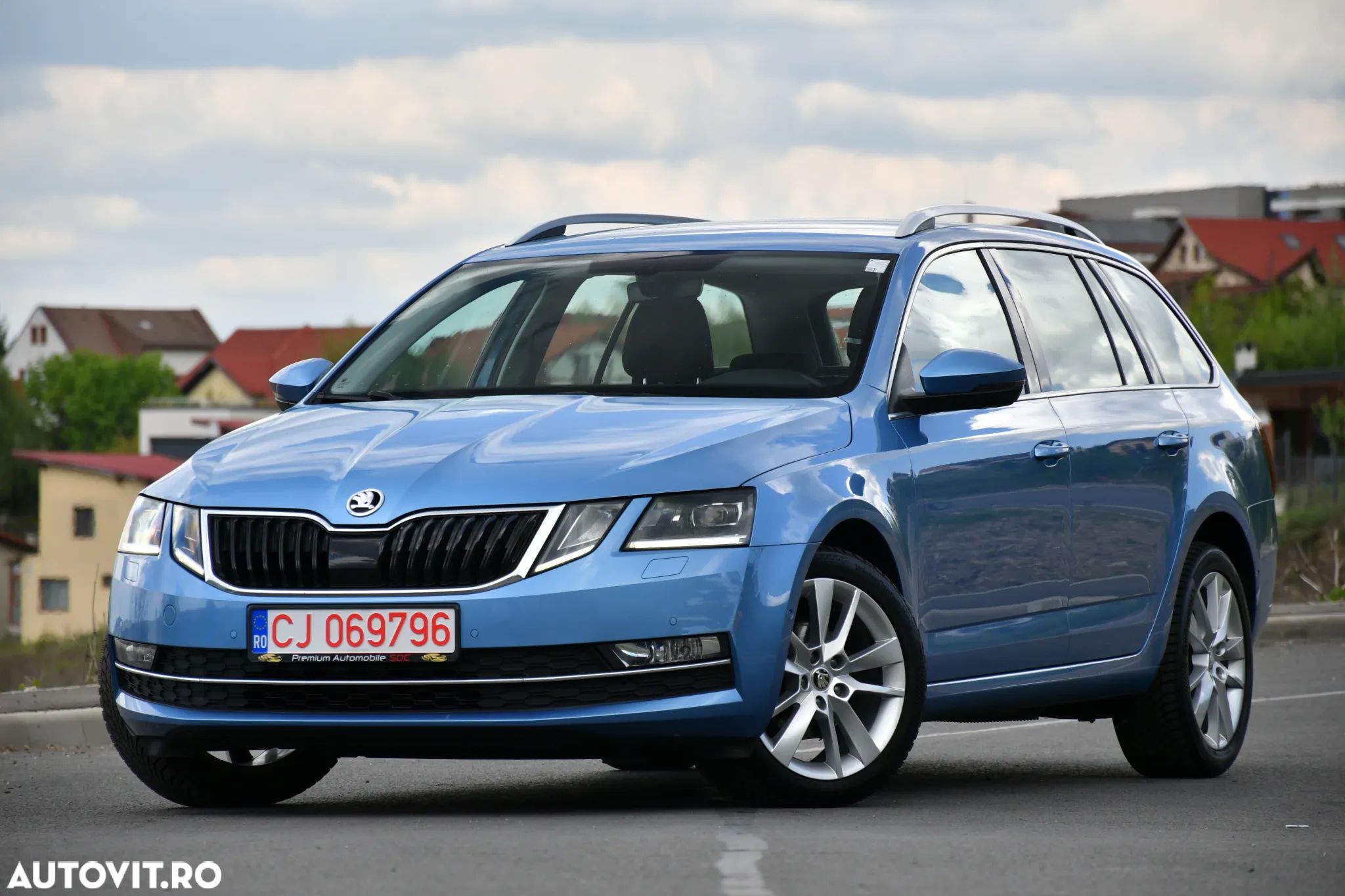 Skoda Octavia Combi Diesel 1.6 TDI DSG Ambition - 1
