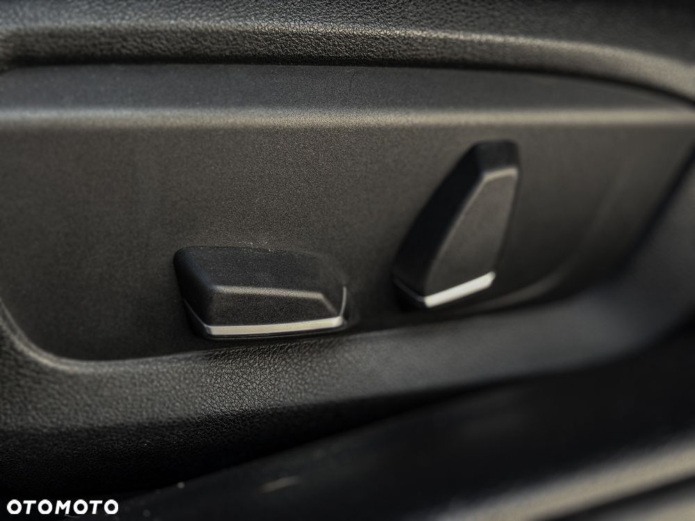 BMW Seria 5 520d xDrive - 15