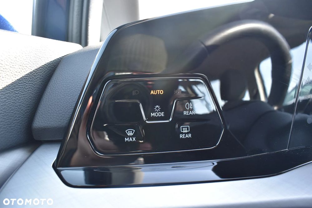 Volkswagen Golf 1.5 eTSI OPF DSG Life - 24