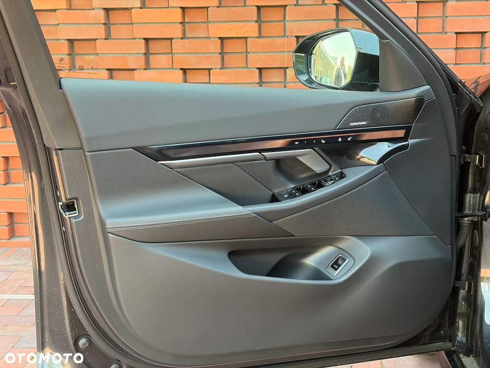 BMW Seria 5 520d xDrive mHEV - 13