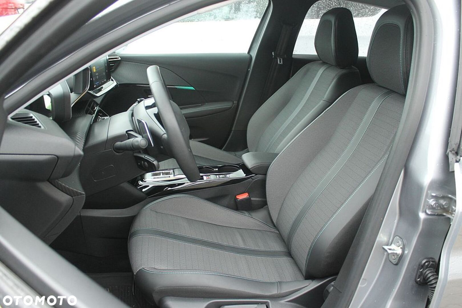 Peugeot 208 - 10