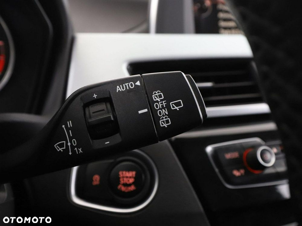 BMW X1 sDrive18d xLine - 33