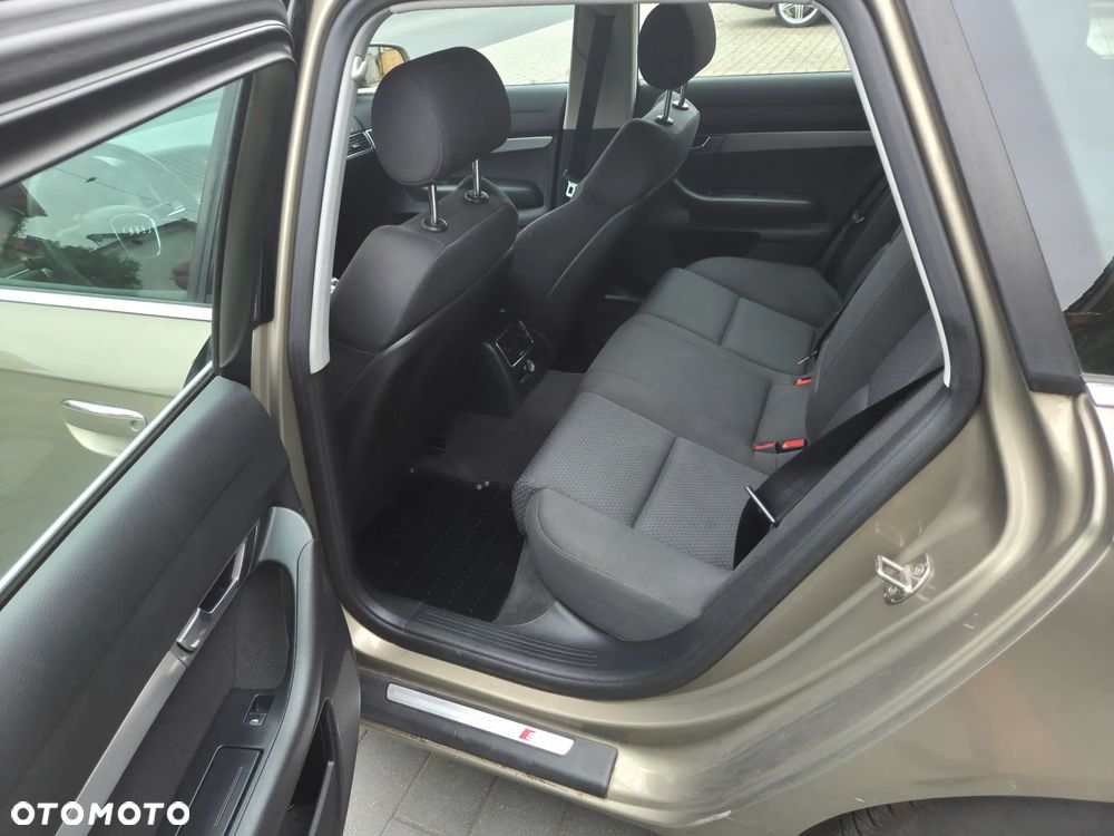 Audi A6 Avant 2.4 quattro - 11