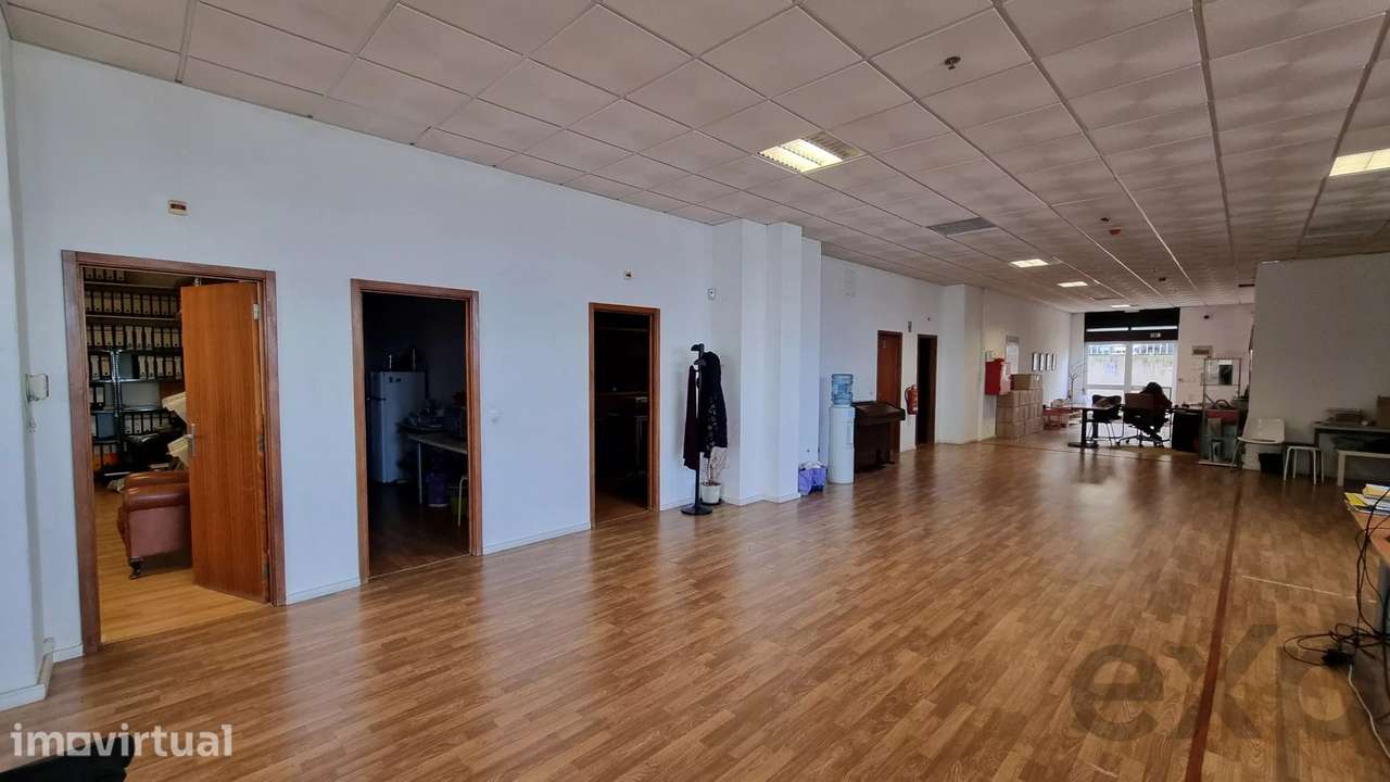 Espaço Serviços Comercial Versátil e Sofisticado, Escritorio, Showroom - Grande imagem: 3/23