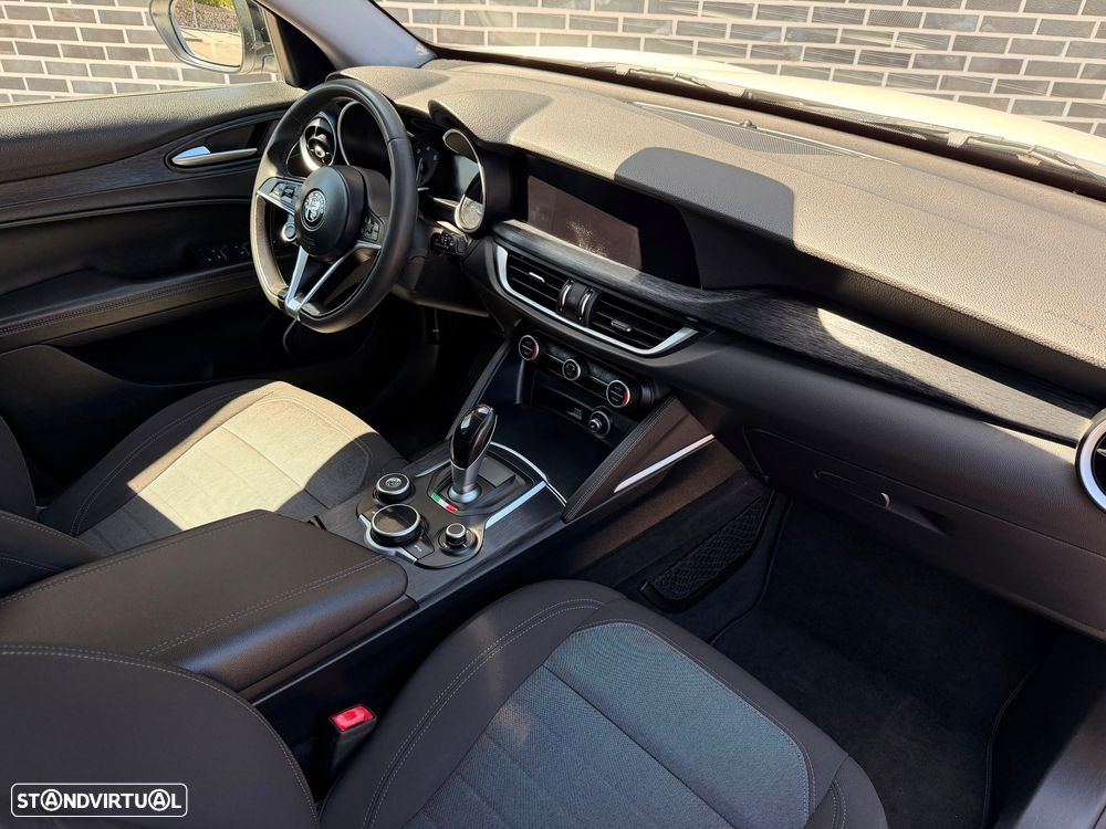 Alfa Romeo Stelvio 2.2 16V AT8 - 11