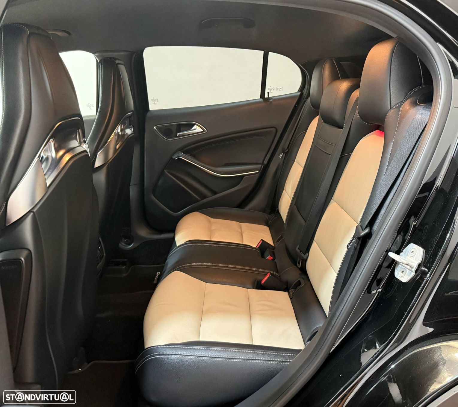 Mercedes-Benz GLA 45 AMG 4-Matic - 10