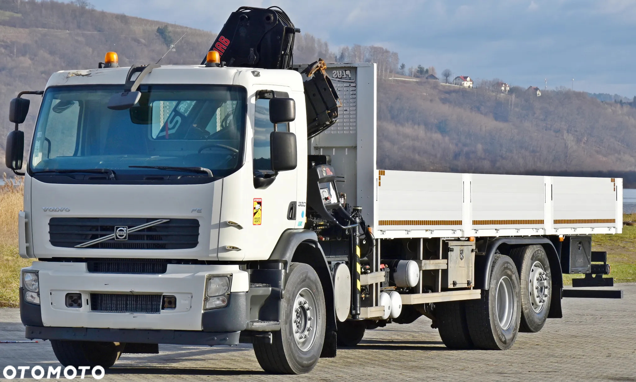 Volvo FE 320 * SKRZYNIA 8,00 m * HIAB 144 B - 2 HIDUO + PILOT - 3