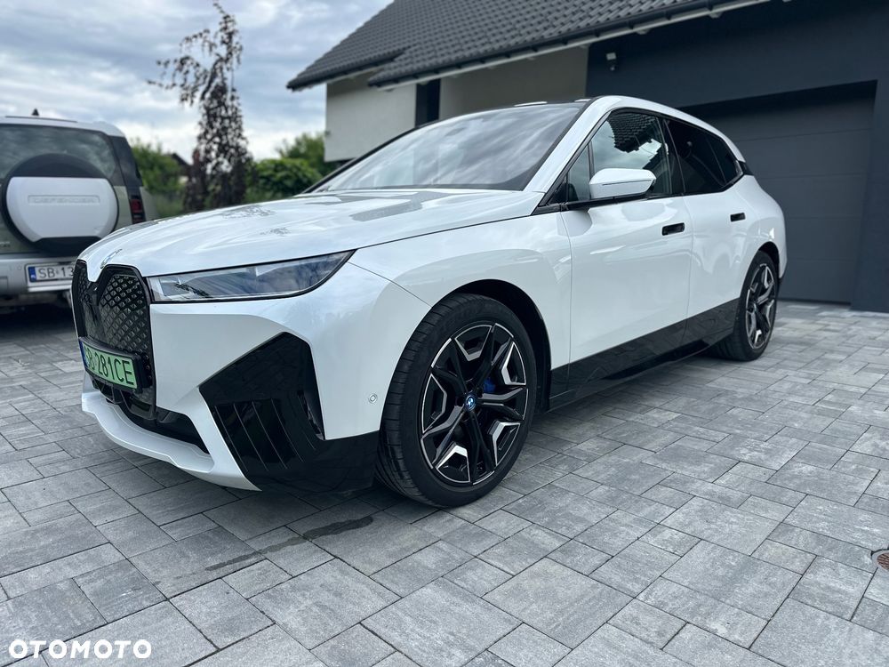 BMW iX xDrive40 76.6kWh Signature - 1