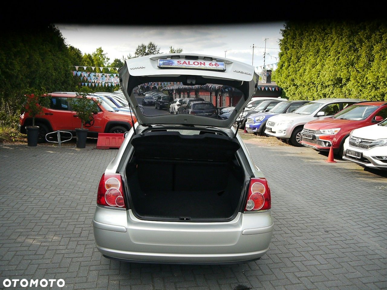 Toyota Avensis 1.8 VVT-i Sol - 13