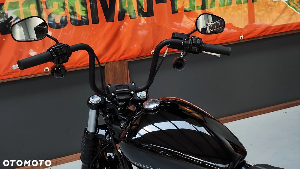 Harley-Davidson Softail Street Bob - 25