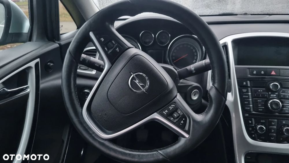 Opel Astra 1.6 Turbo Cosmo - 5