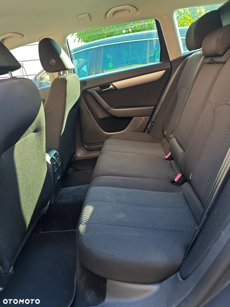 Volkswagen Passat 2.0 TDI DPF Comfortline - 8