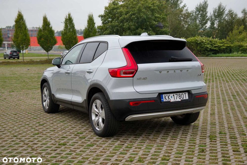 Volvo XC 40 B4 B AWD DKG Momentum Pro - 5