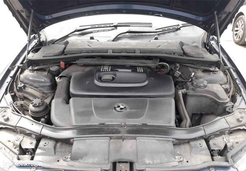 BMW E90 320 d de 2006 disponível para peças - 4