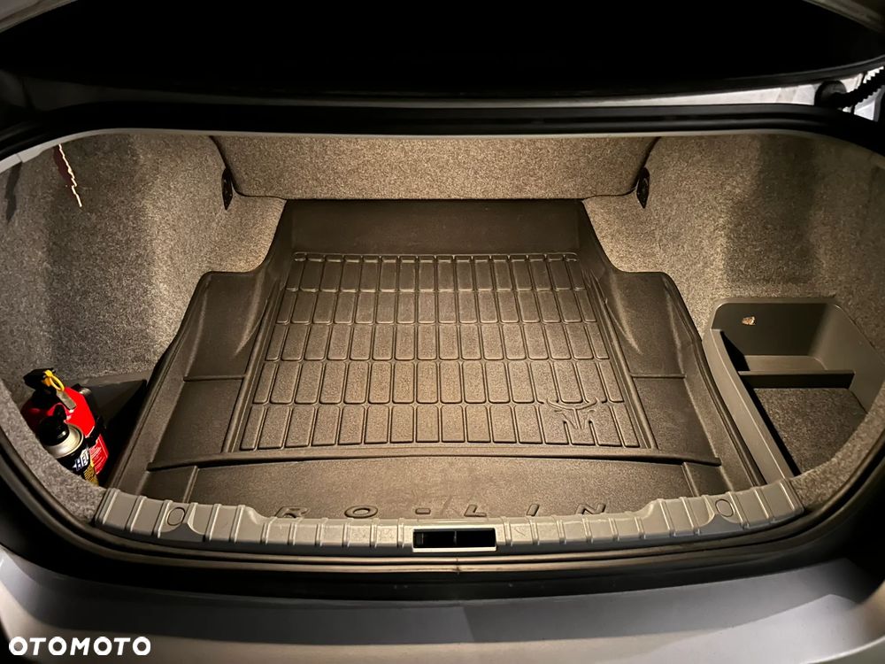 BMW Seria 3 320i - 14