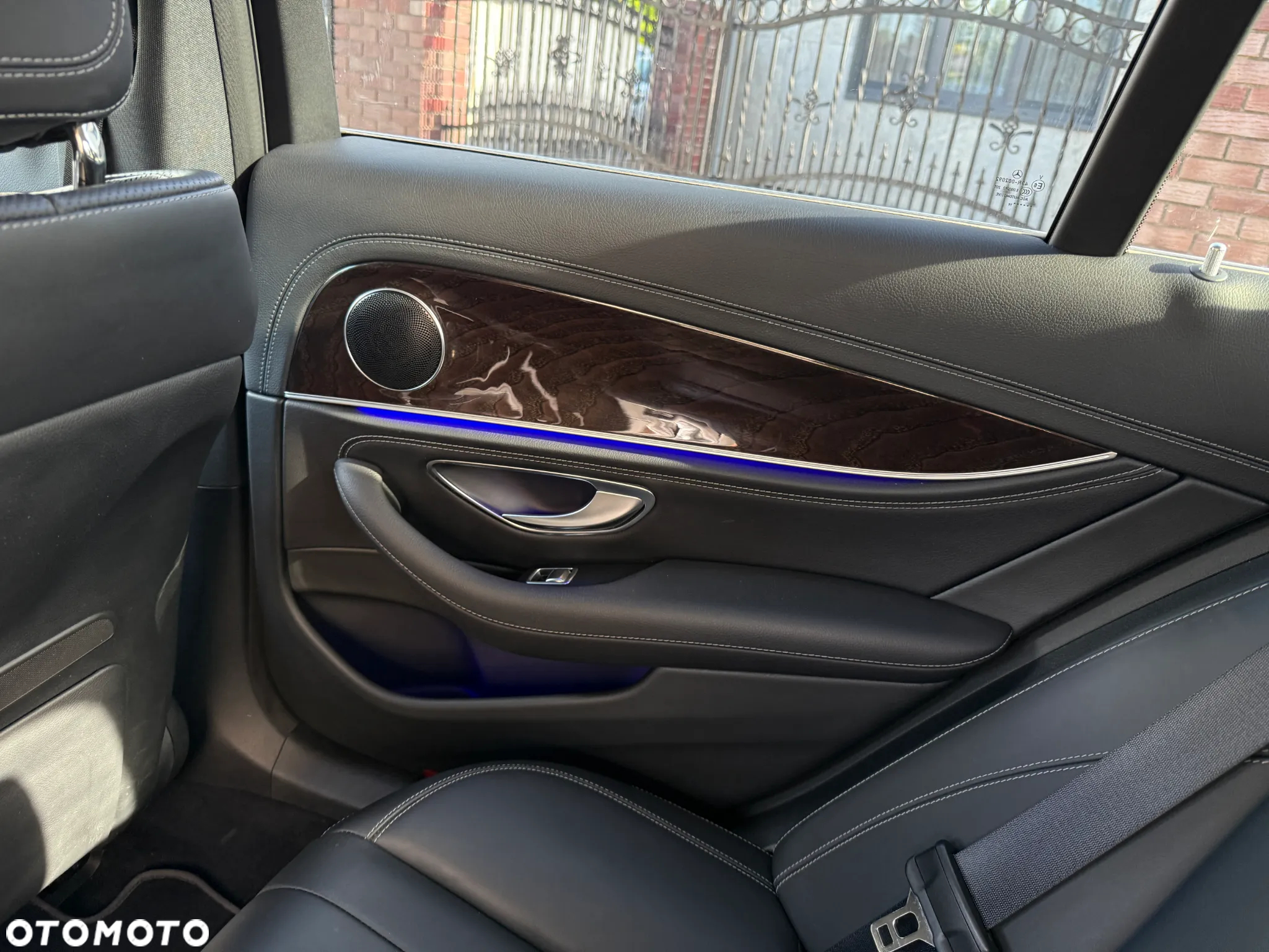 Mercedes-Benz Klasa E 220 d 4-Matic 9G-TRONIC - 33