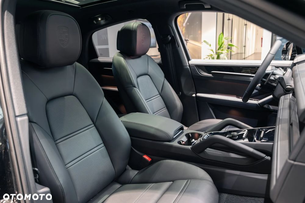 Porsche Cayenne E-Hybrid PHEV Black Edition - 24