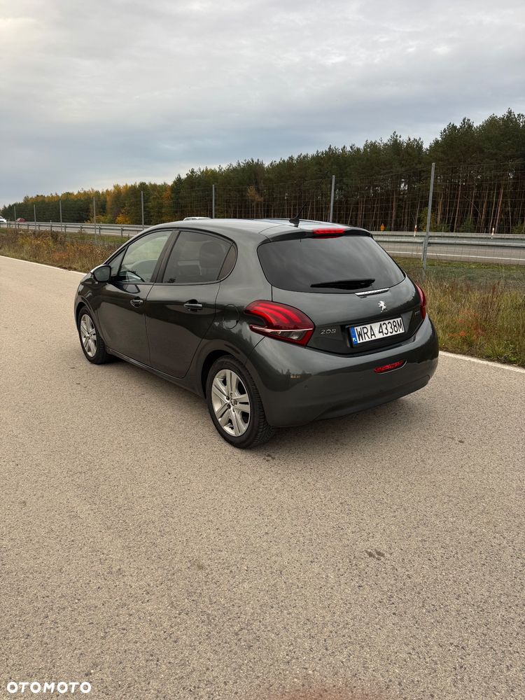 Peugeot 208 2017 photo 5
