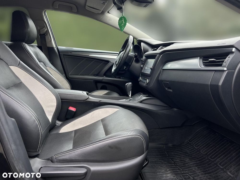 Toyota Avensis 1.8 Premium MS - 12