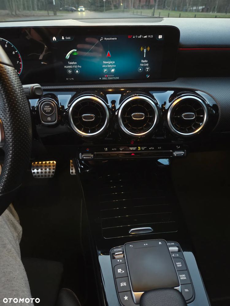 Mercedes-Benz Klasa A 180 AMG Line 7G-DCT - 26