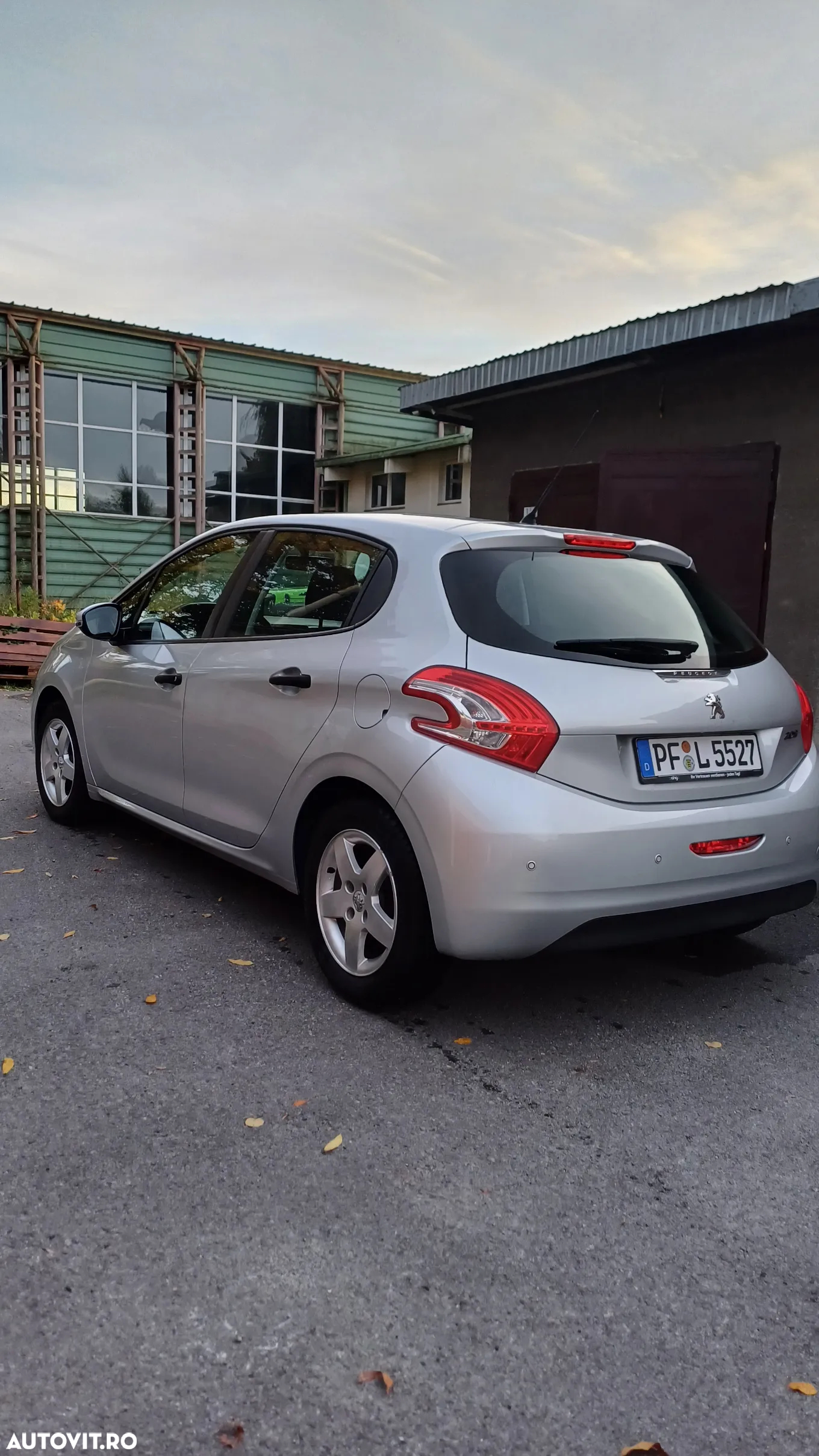 Peugeot 208 - 5