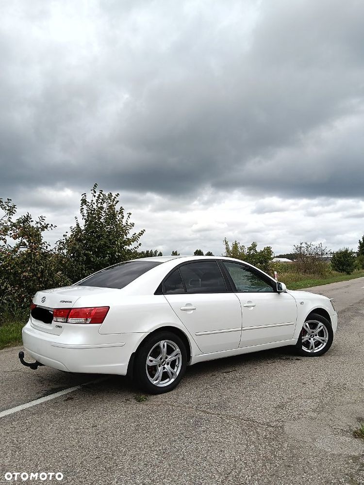 Hyundai Sonata - 4