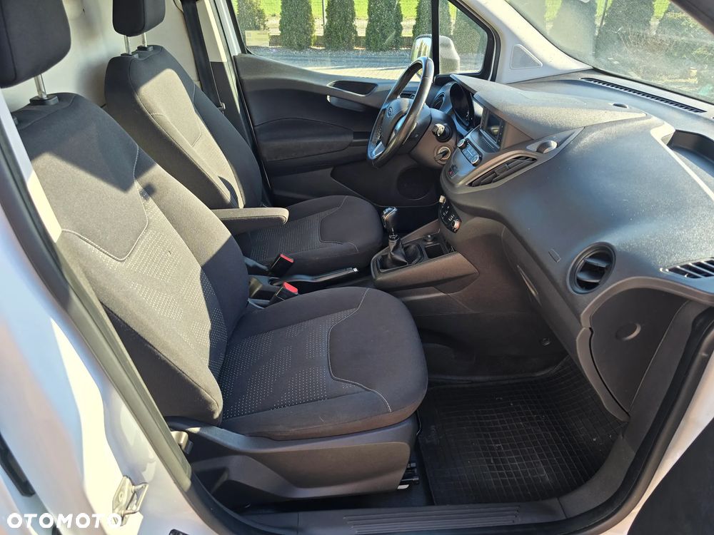 Ford Transit Courier - 18