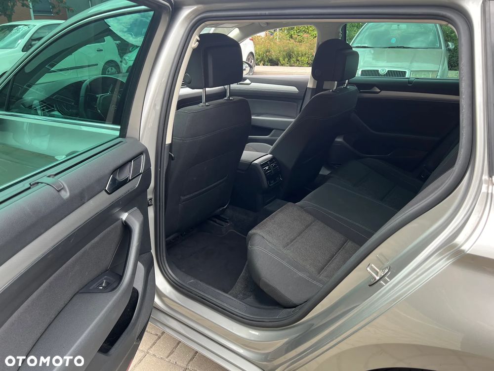 Volkswagen Passat 1.8 TSI BMT Comfortline - 28