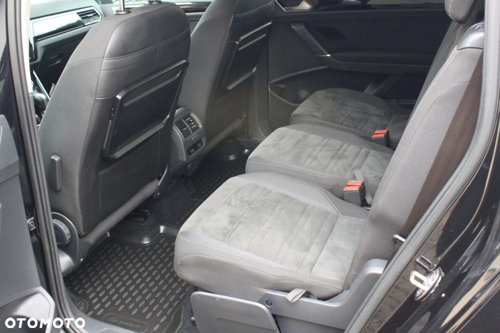 Volkswagen Touran - 10