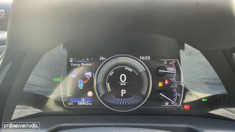 Lexus ES 300h Special Edition - 28