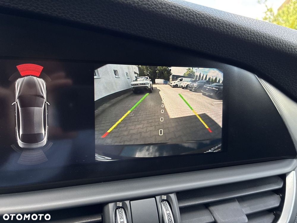 Alfa Romeo Giulia 2.0 Turbo - 22
