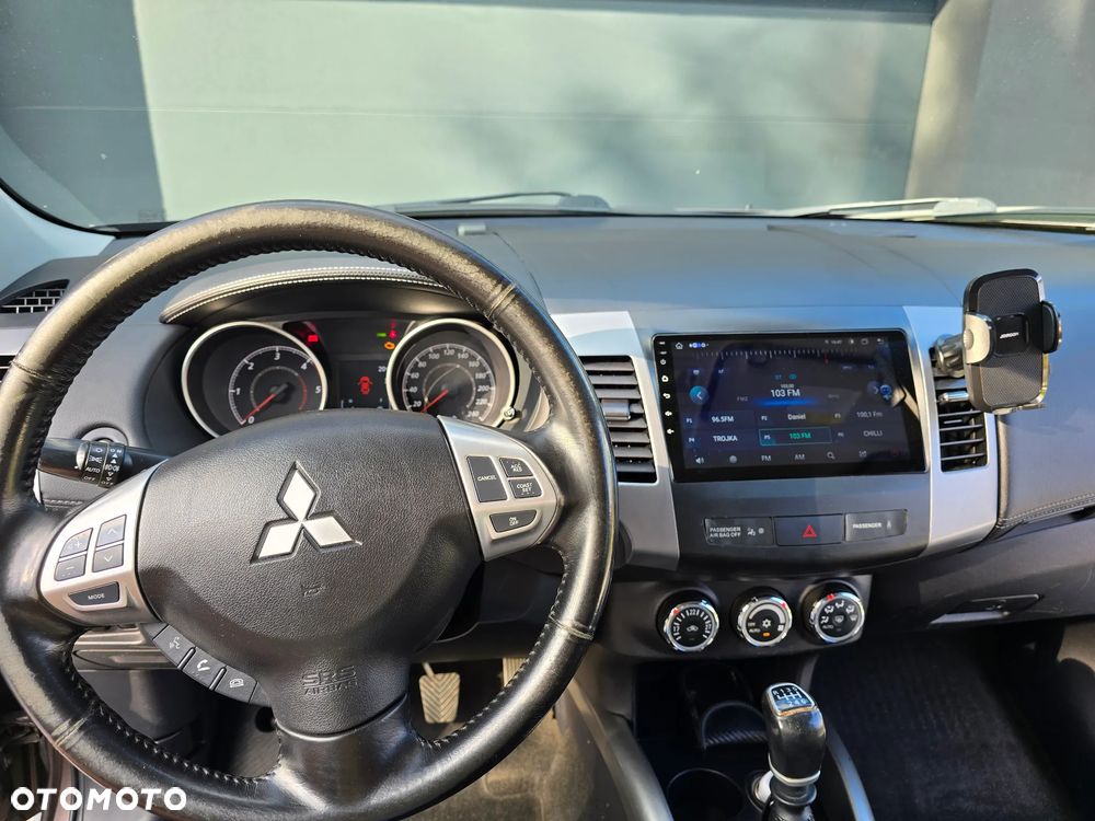 Mitsubishi Outlander - 10