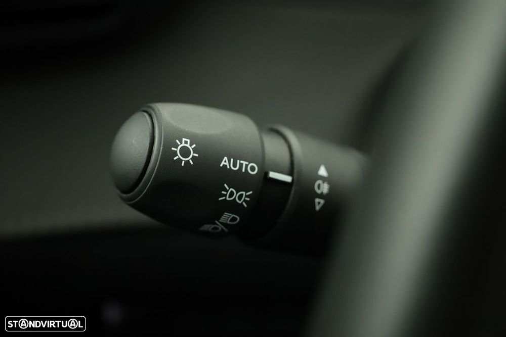 Peugeot 2008 1.2 Hybrid Allure e-DCS6 - 16