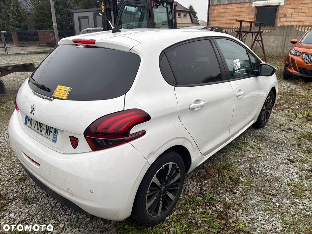 Peugeot 208 PureTech 82 Start & Stop Allure - 2