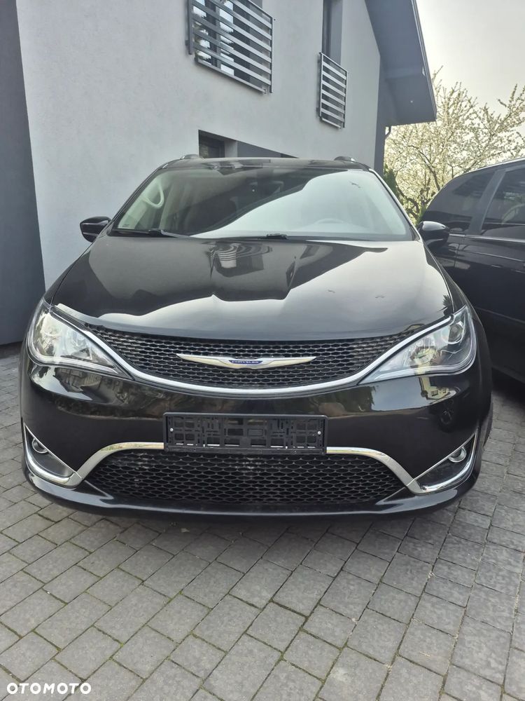 Chrysler Pacifica - 11