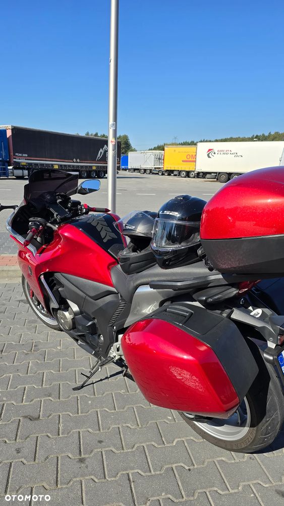 Honda VFR - 2