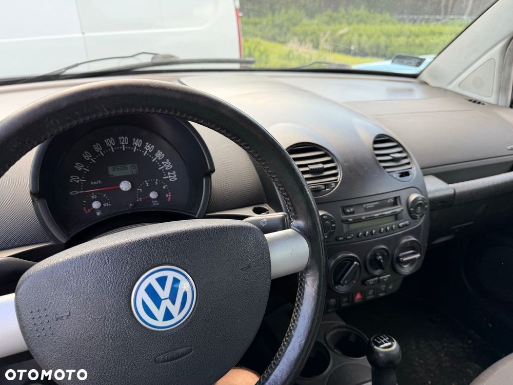 Volkswagen New Beetle - 2