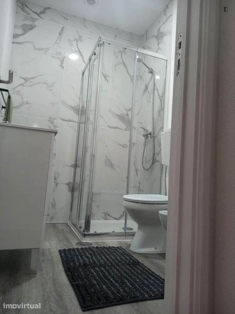 Apartamento com 1 quartos - localizado em Paranhos Porto - Grande imagem: 2/16