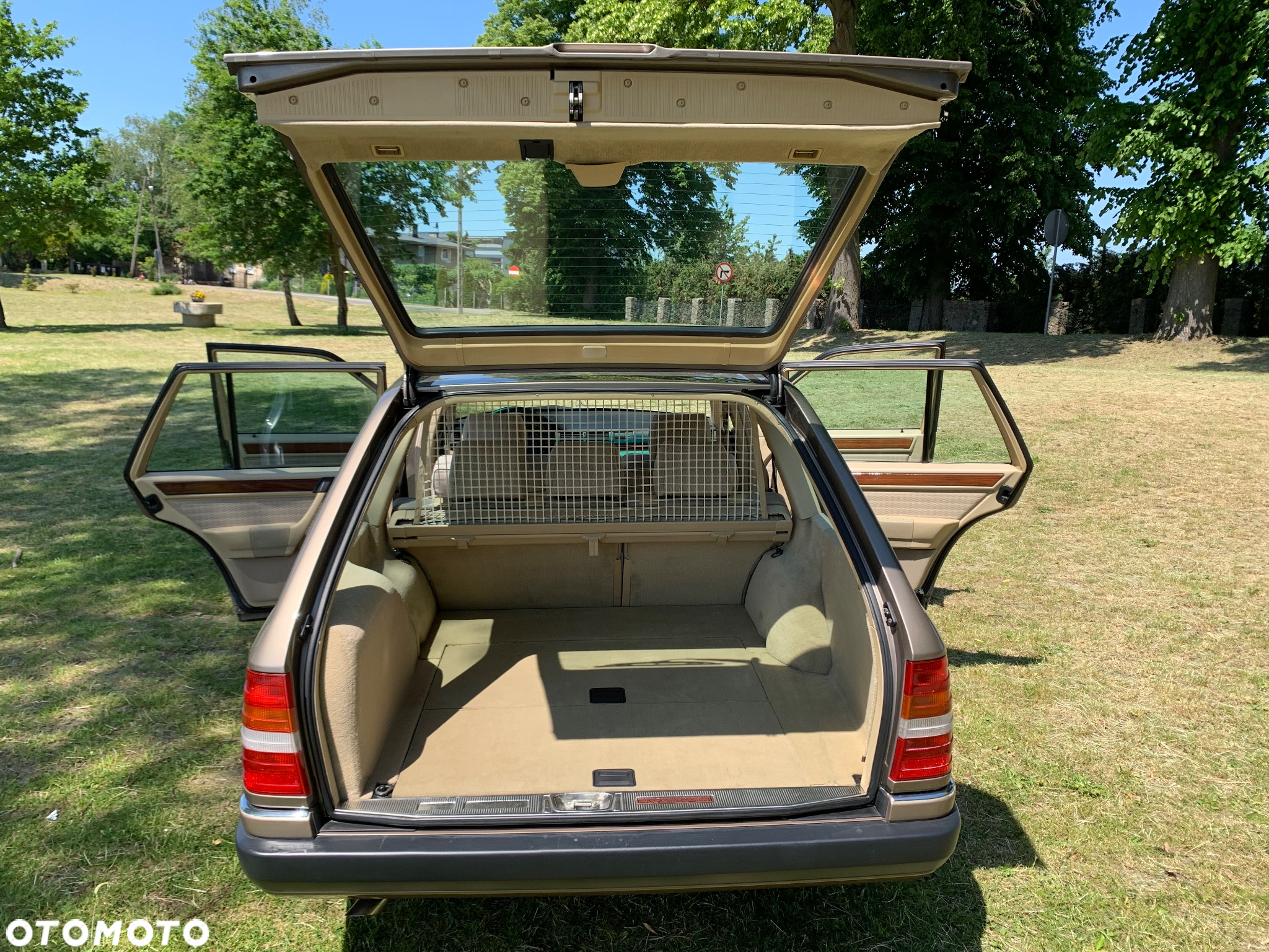 Mercedes-Benz W124 (1984-1993) - 13