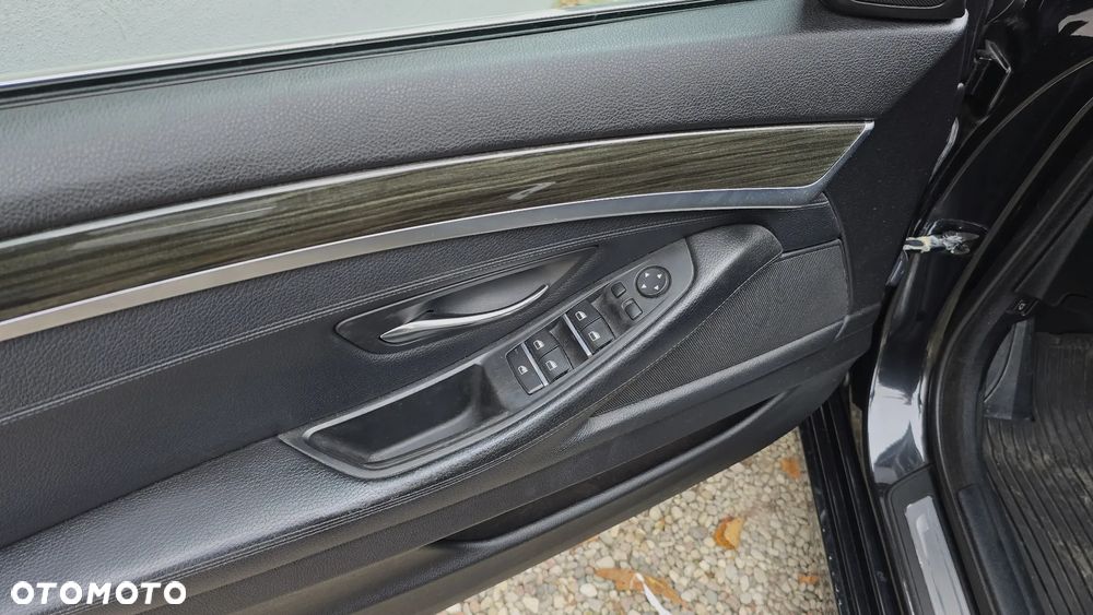 BMW Seria 5 525d Luxury Line - 4