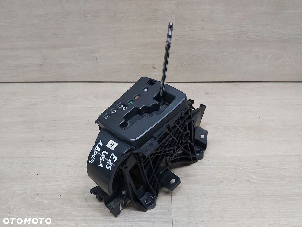 Toyota Corolla E15 lewarek zmiany biegów automat wybierak - 2