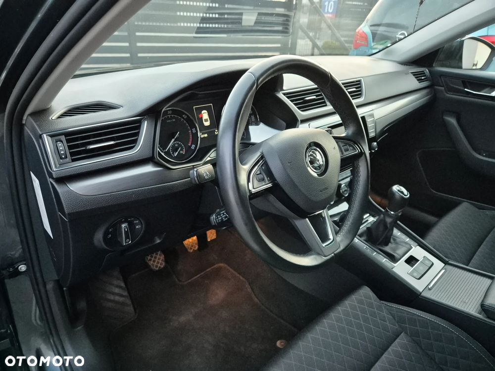 Skoda Superb 2.0 TDI Premium Edition - 32