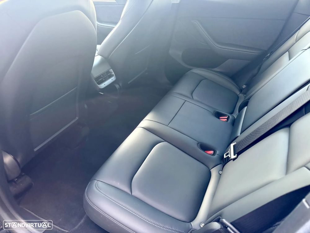 Tesla Model Y RWD - 12
