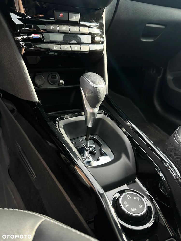 Peugeot 2008 1.2 Pure Tech Allure S&S EAT6 - 12