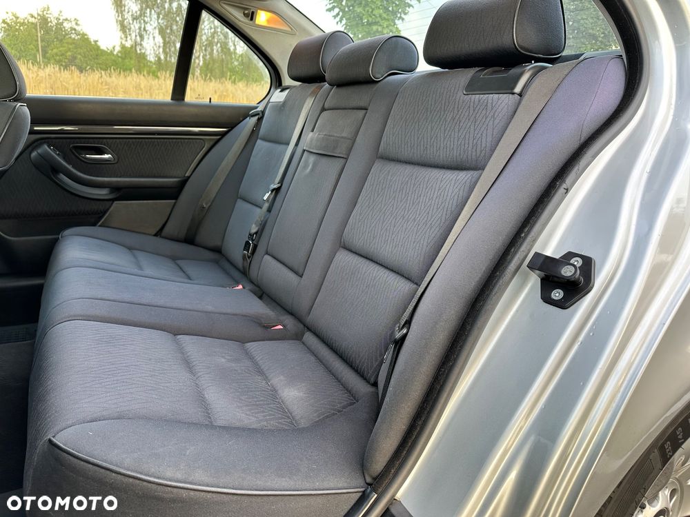 BMW Seria 5 520i - 26