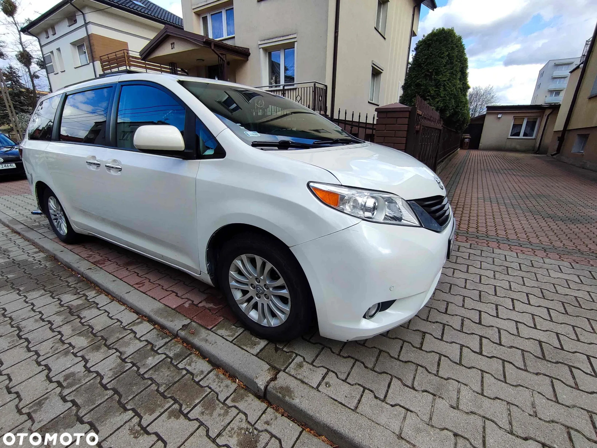 Toyota Sienna 3.5 V6 XLE AWD - 3