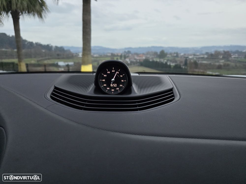 Porsche Taycan Cross Turismo 4 - 27