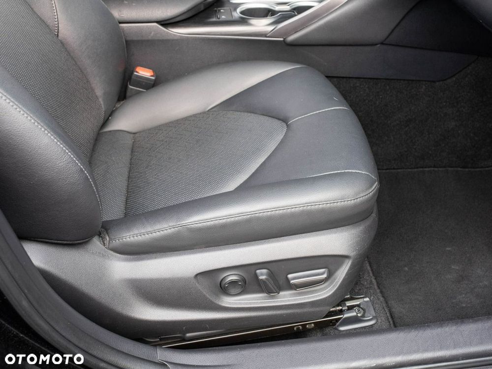 Toyota Camry - 27