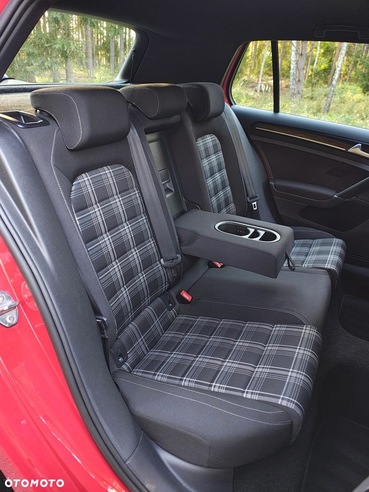 Volkswagen Golf - 34